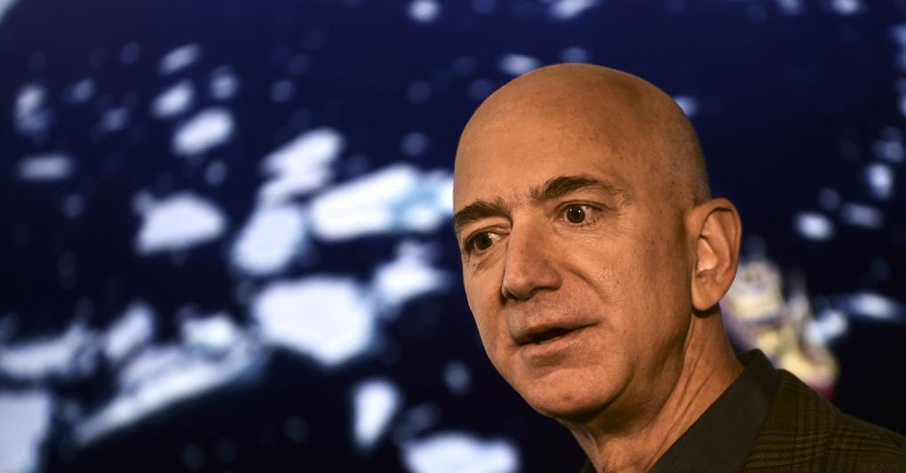 Amazon, volano vendite e profitti. Bezos lascia il ruolo di ceo e resta presidente esecutivo